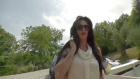 Asian slut enjoys big ass in the outdoor porn clip