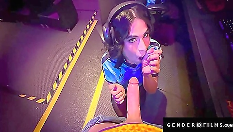 Trans shemale and a dude do a hardcore anal threesome